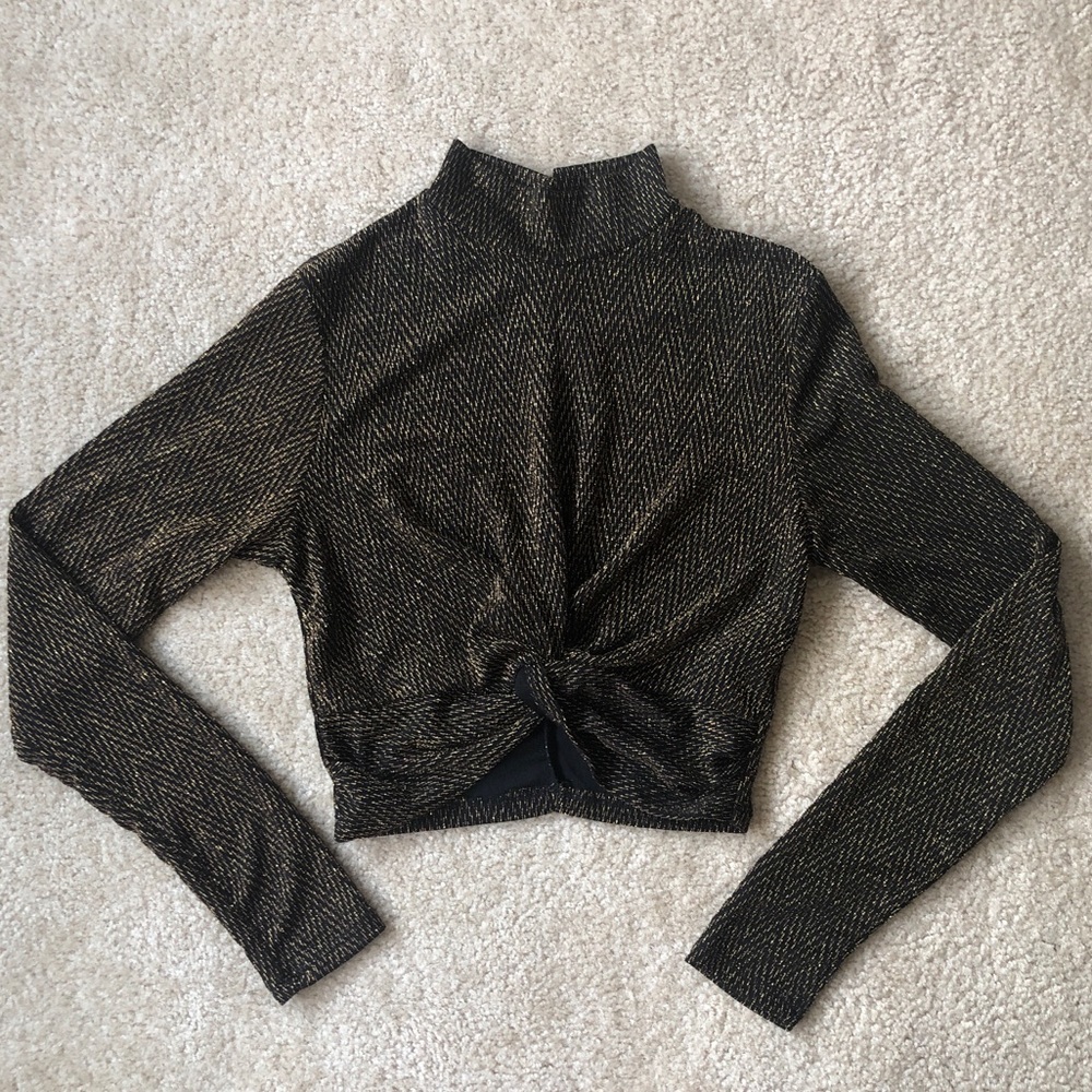 TWIST FRONT METALLIC GOLD CROP TOP